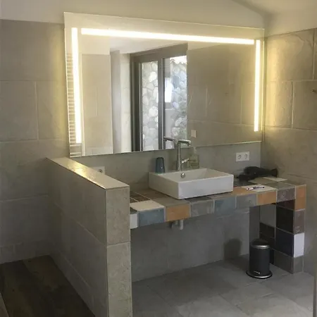 Am Gardasee Mit Grossem Pool Und Garten Holiday home Costermano