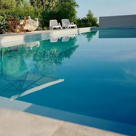Am Gardasee Mit Grossem Pool Und Garten Holiday home