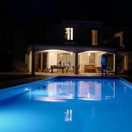Am Gardasee Mit Grossem Pool Und Garten Дом отдыха *