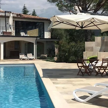 Am Gardasee Mit Grossem Pool Und Garten Дом отдыха