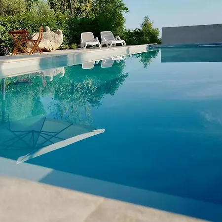 Am Gardasee Mit Grossem Pool Und Garten Дом отдыха